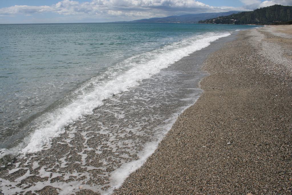 Baia Dei Canonici Aparthotel Villaggio Le Rocelle Exterior foto